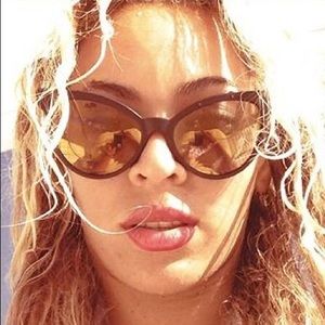 WILDFOX La Femme Sunglasses Black Cat La Mirrored